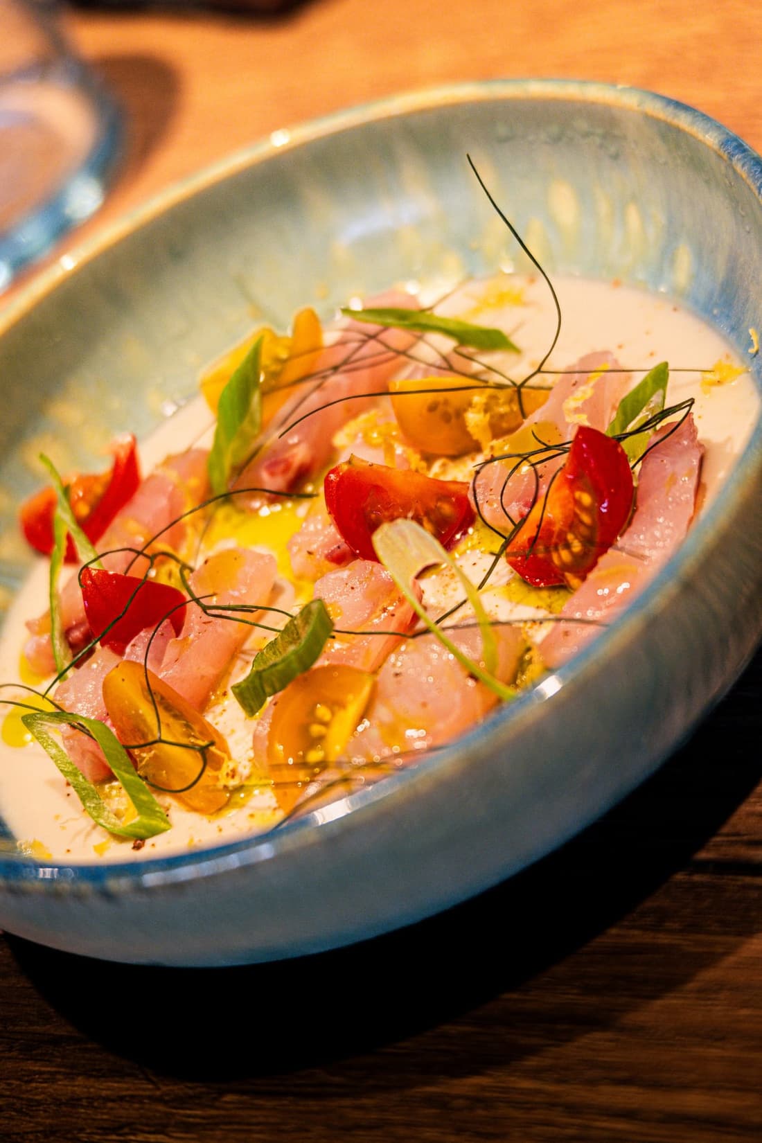 Une assiette dressée par le chef, vue rapprochée