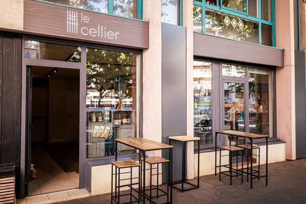 La devanture du cellier, avenue de Genève