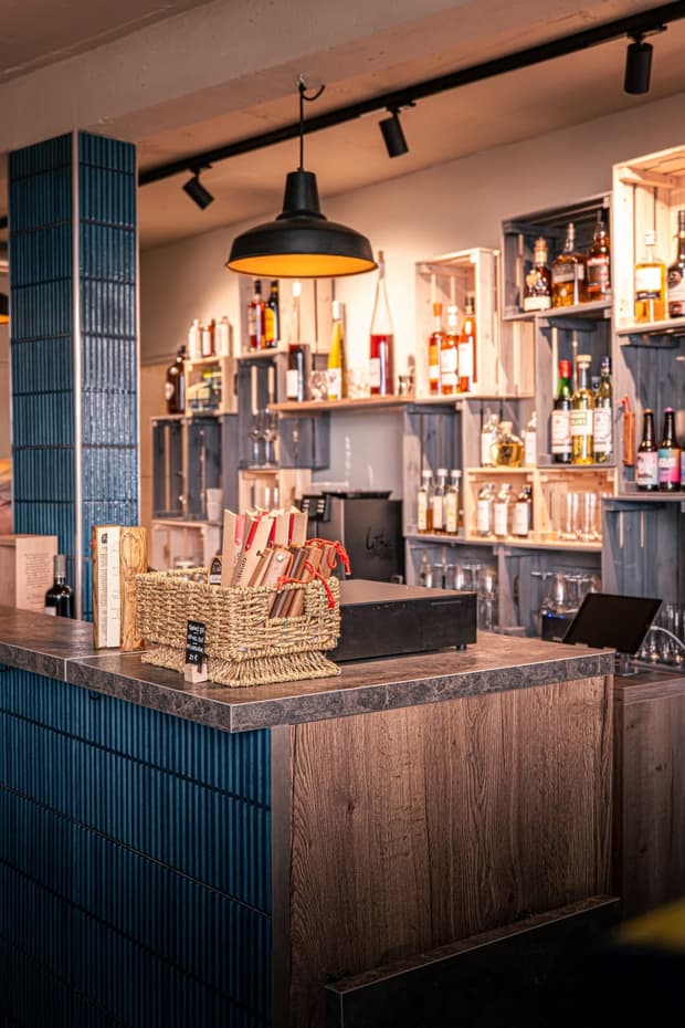 Le comptoir du cellier et les produits en vente